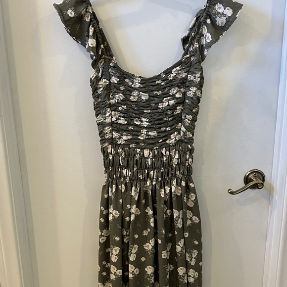 Elegant Floral Ruffle Midi Dress - Picture 1 of 7